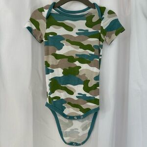 Kyte BABY Printed Bodysuit in Camo